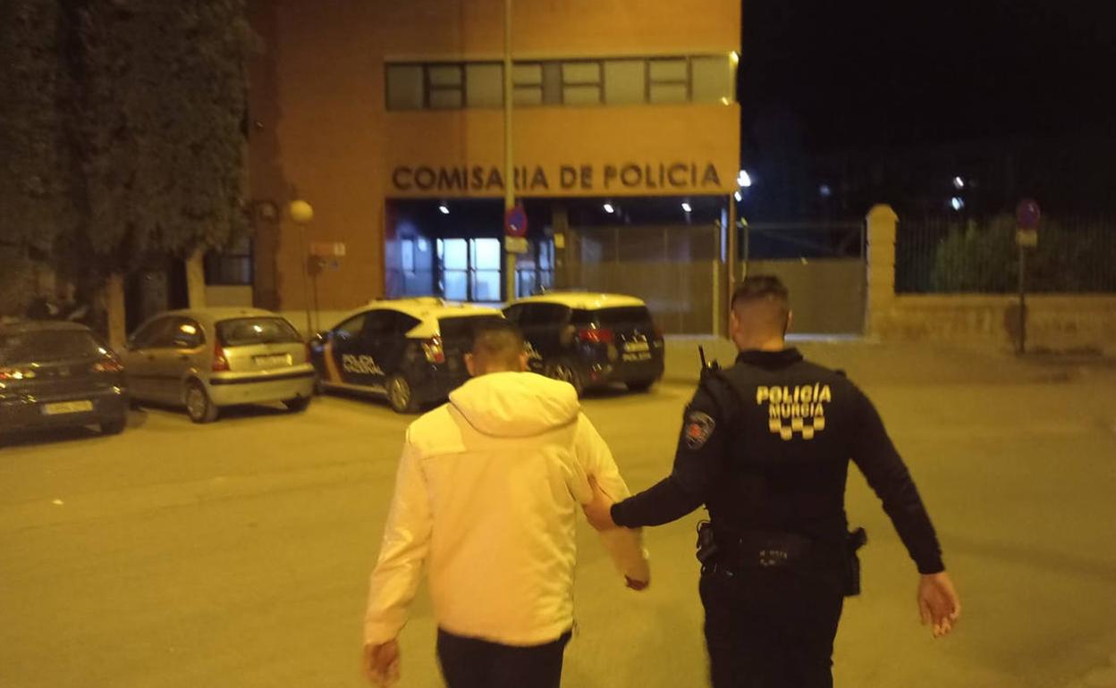 Arrestado En Murcia Un Individuo Que Tenía Una Orden De Búsqueda Por